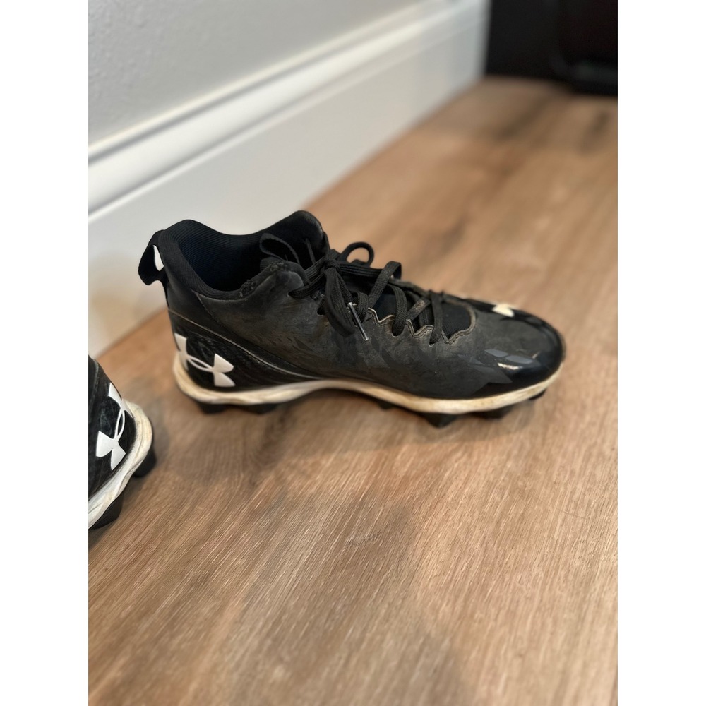 Under Armour Baseball Cleats Kids Youth 3.5 Black White Molded Athletic Sports - Picture 10 of 12